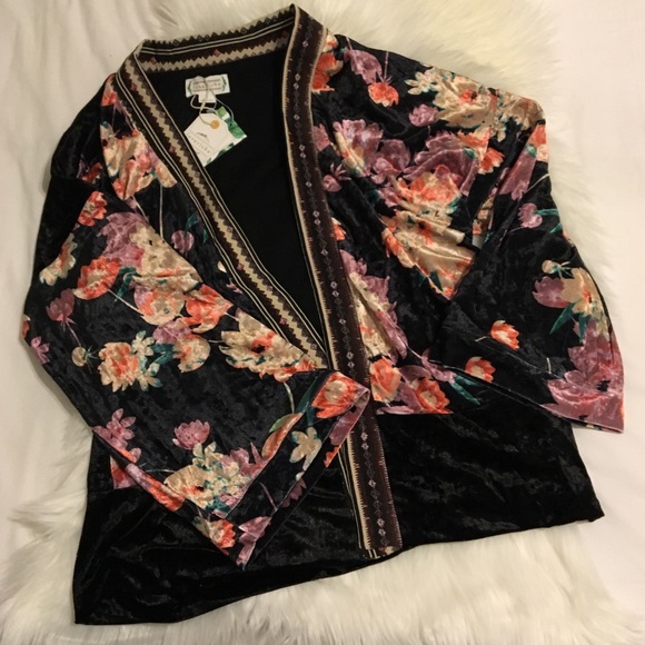 • Floral Kimono • - Picture 7 of 7